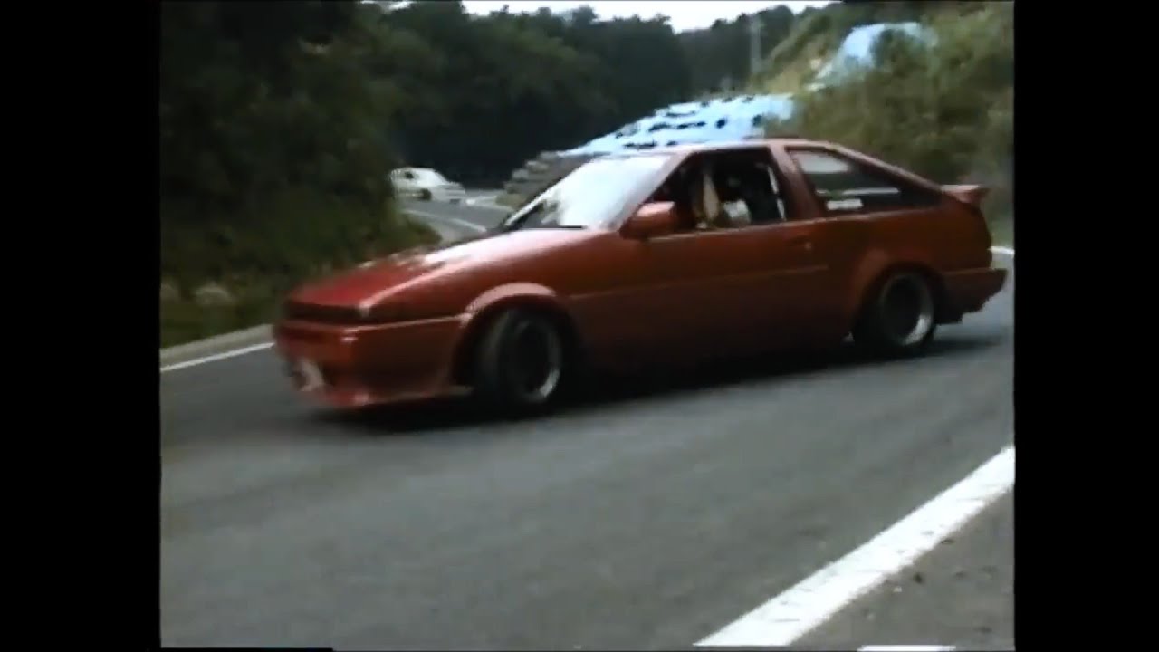 Japanese mountain drifting in the 90s with eurobeat