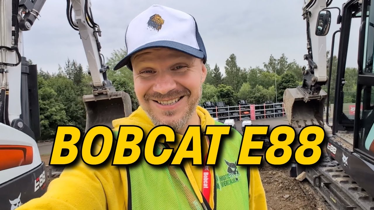 Bobcat E88 s děleným ramenem