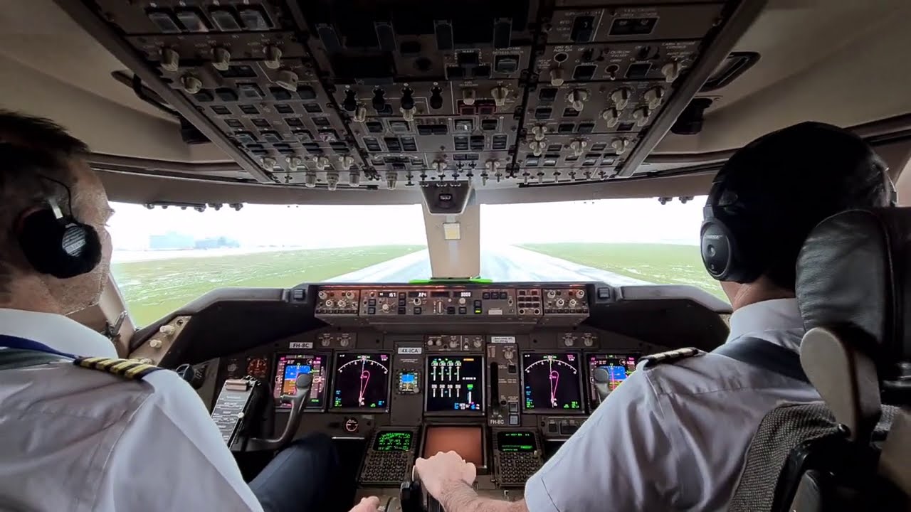 BOEING 747 LAND Softly. Almost a hard landing, BUT the right flare made it The PERFECT LANDING.