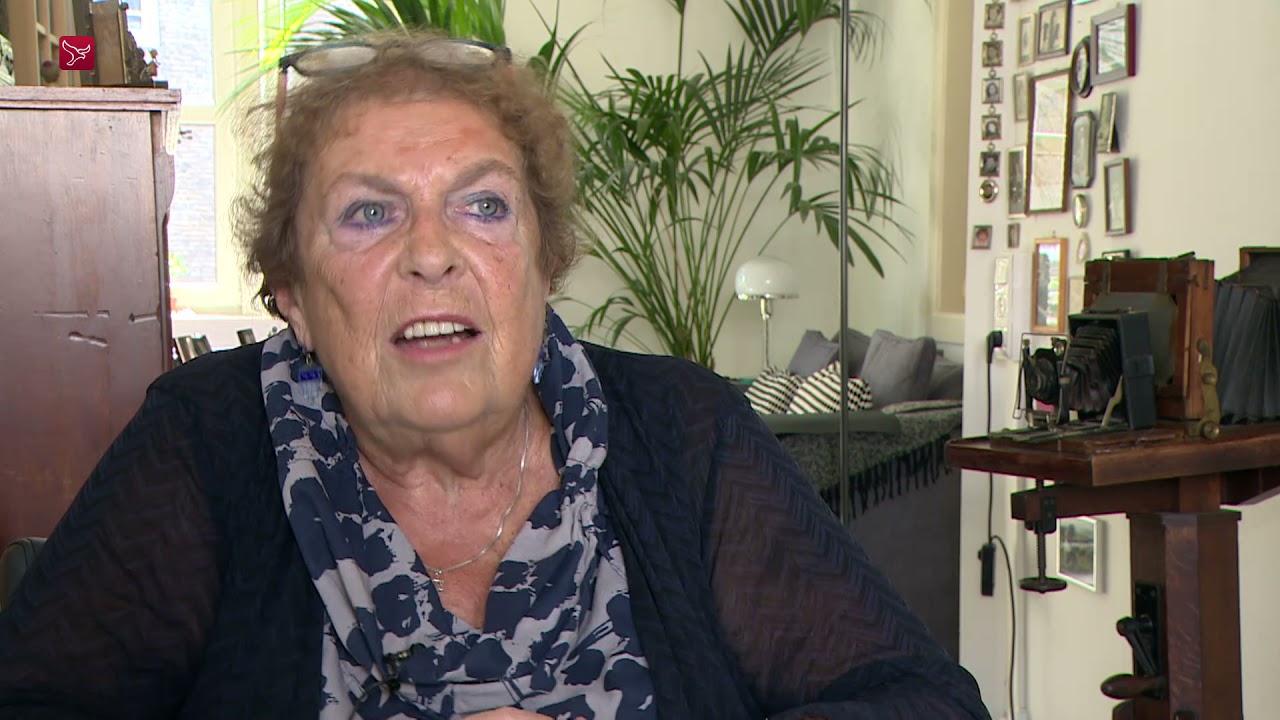 Joodse vrouw (80) wil langs bij Urker jongeren die nazikleding droegen