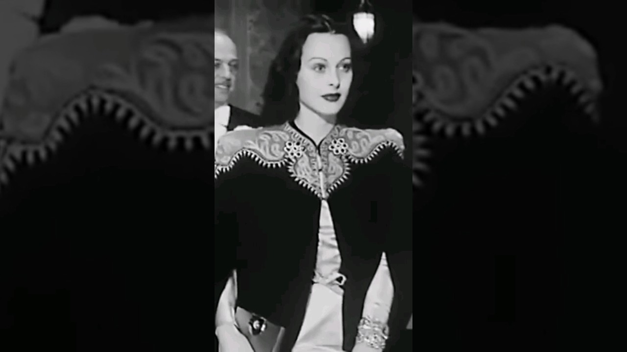 Hedy Lamarr and Vivien Leigh at the 1940 Oscars #hedylamarr #vivienleigh #oscars #hollywood