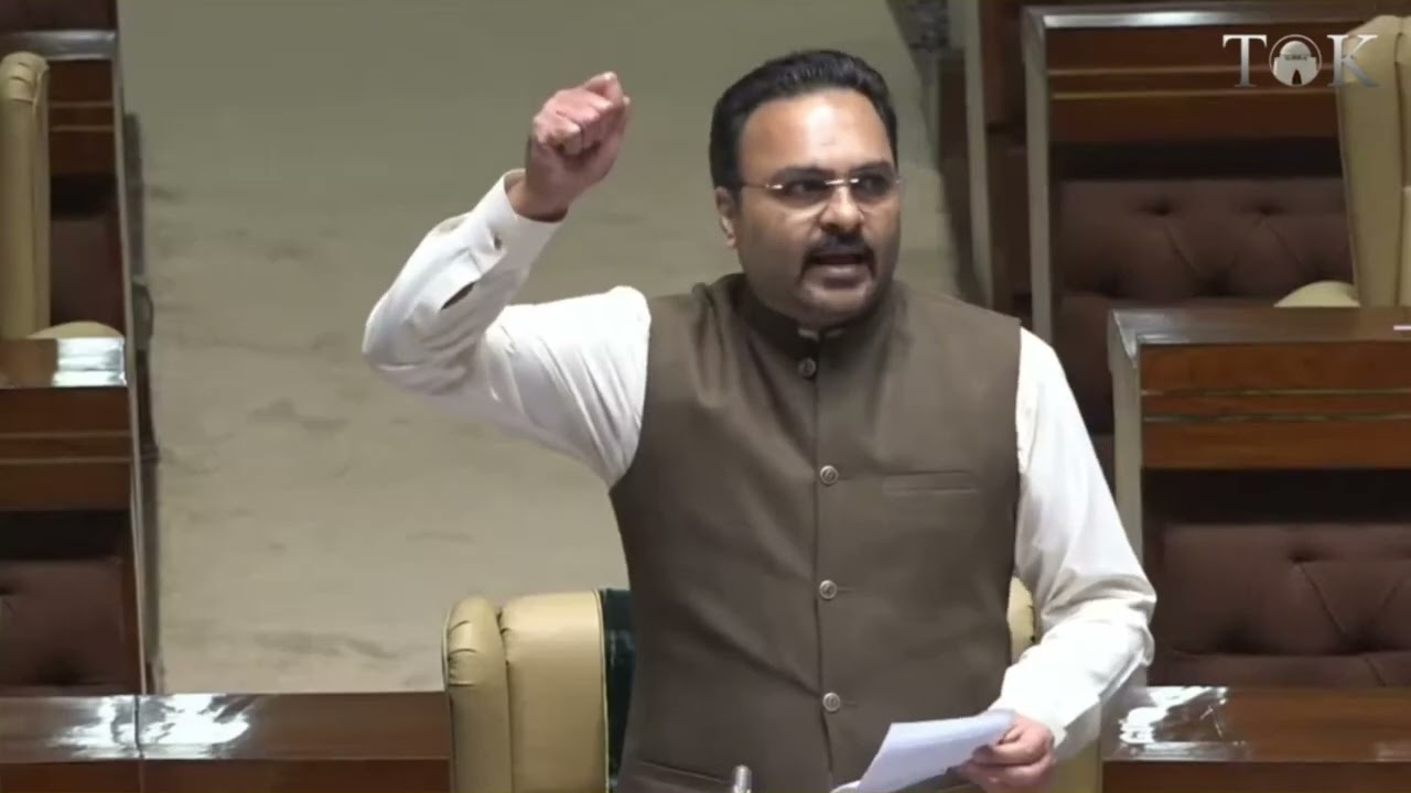 Напряженная сцена в Ассамблее Синда во время выступления лидера MQM Фархана Ансари | MQM Пакистан...
