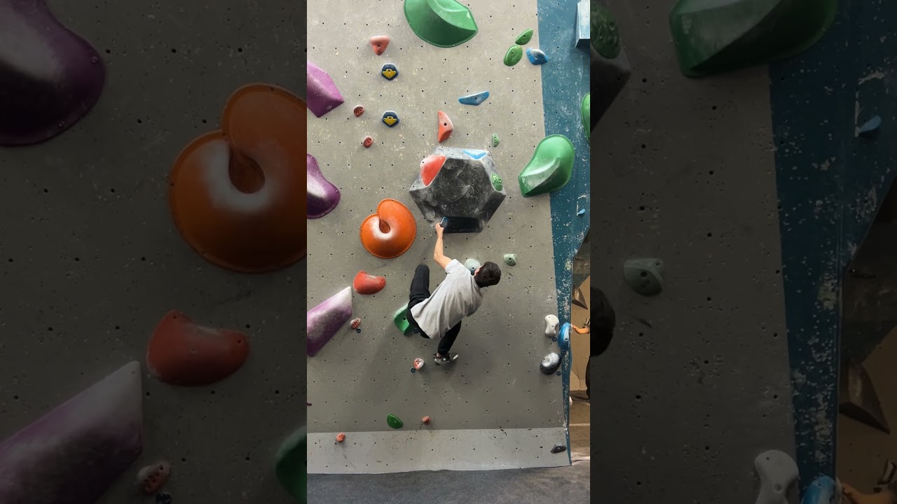 Unexpectedly easy climb compared to the grade 🧗🏻&zwj;♀️
