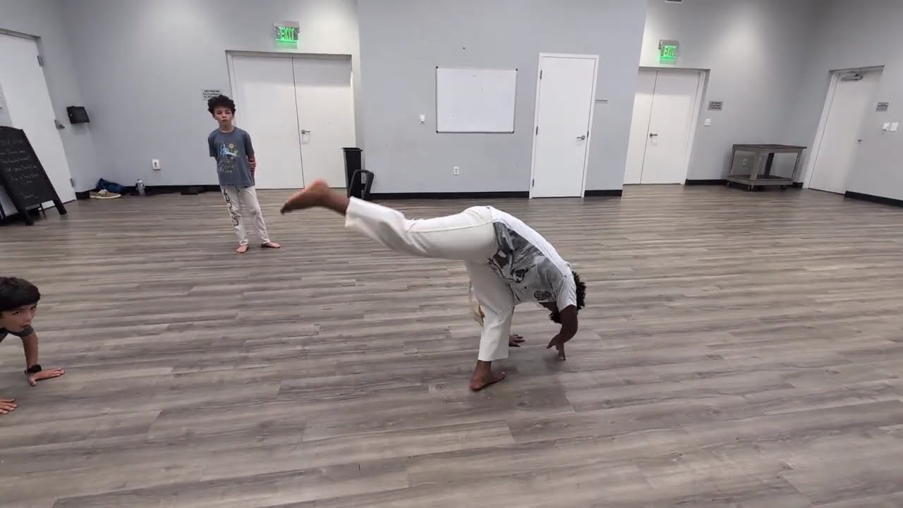 I demonstrates Capoeira movements to practice #capoeirakids #capoeira #capoeiramoves #capoeiralife