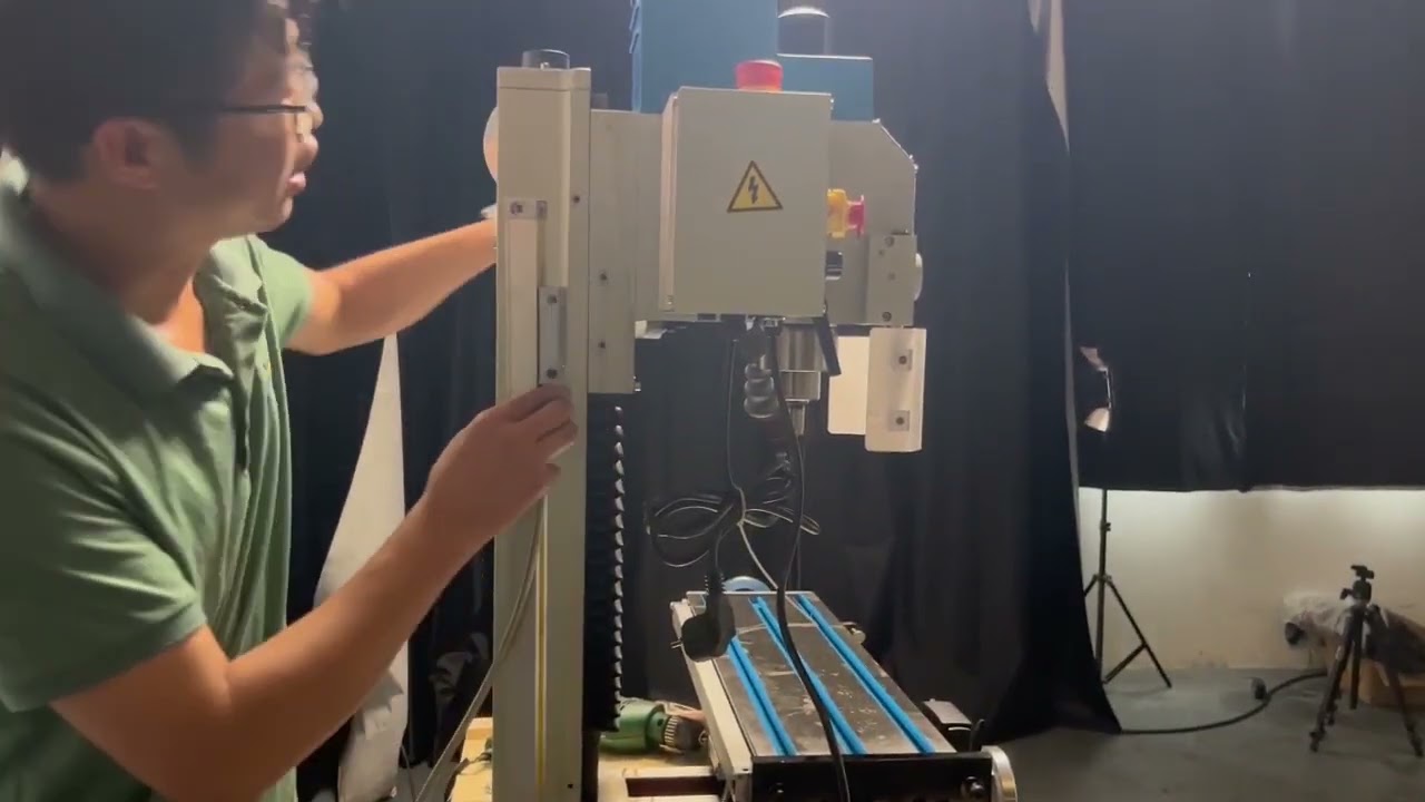 3 Axis DRO with grating rulers installation on WEISS Mill