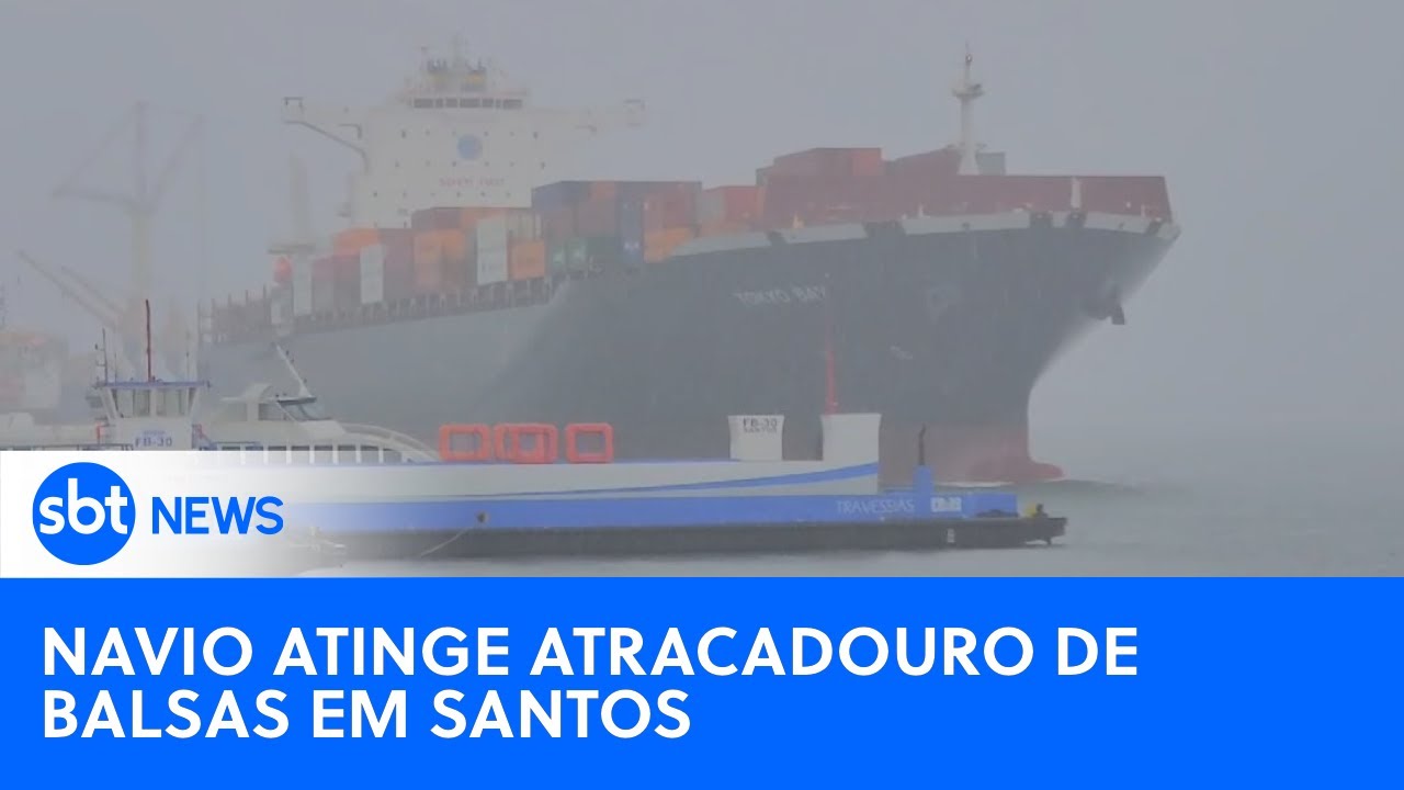 Navio atinge atracadouro de balsas em Santos