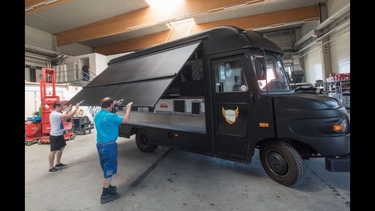 WKOÖ | Fahrzeugtechnik: Karosseriebauer mit großer Klappe