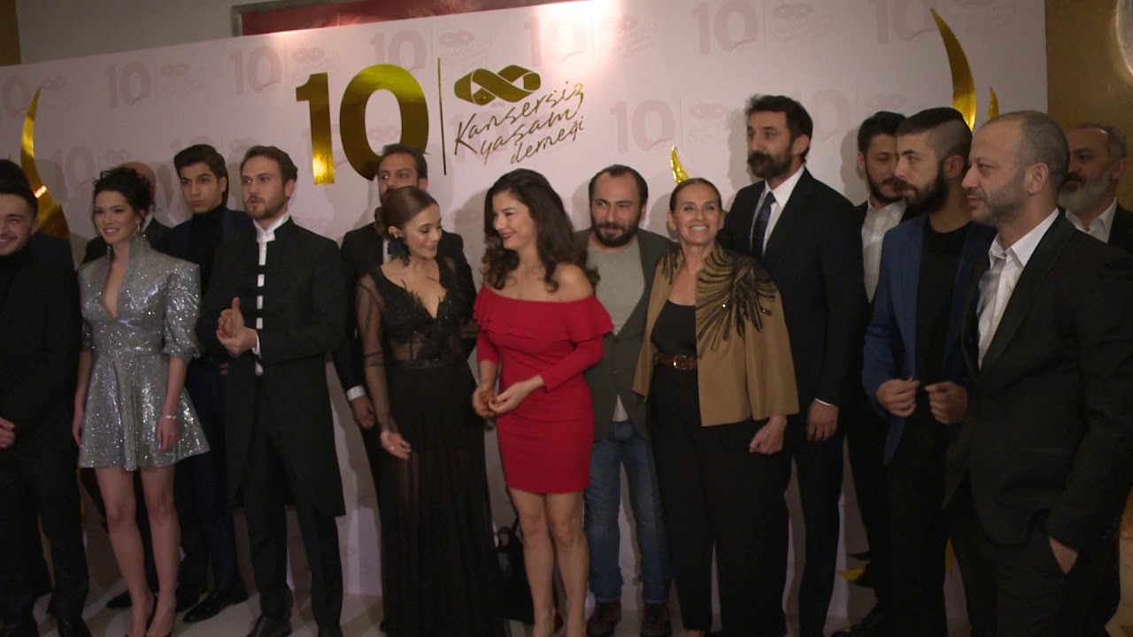 Aras Bulut İynemli ve &Ccedil;ukur ekibi keyifli anları
