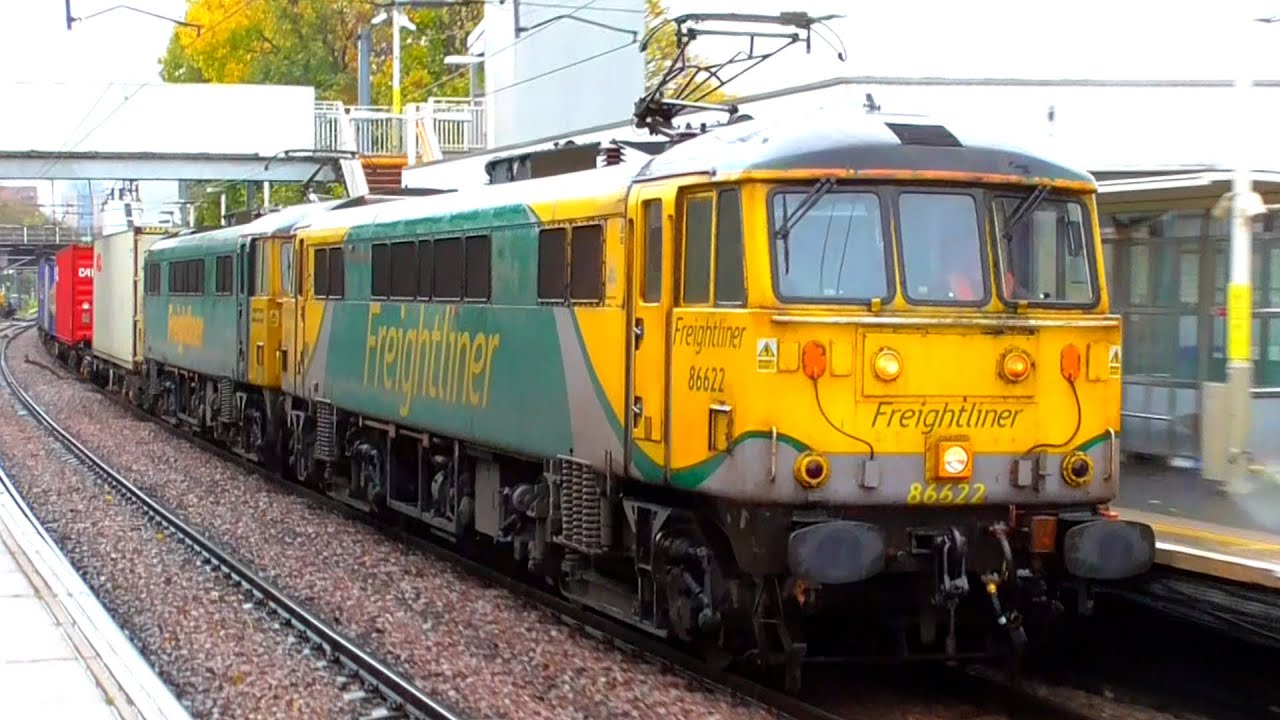 Trains at Hackney Central - 29/10/20