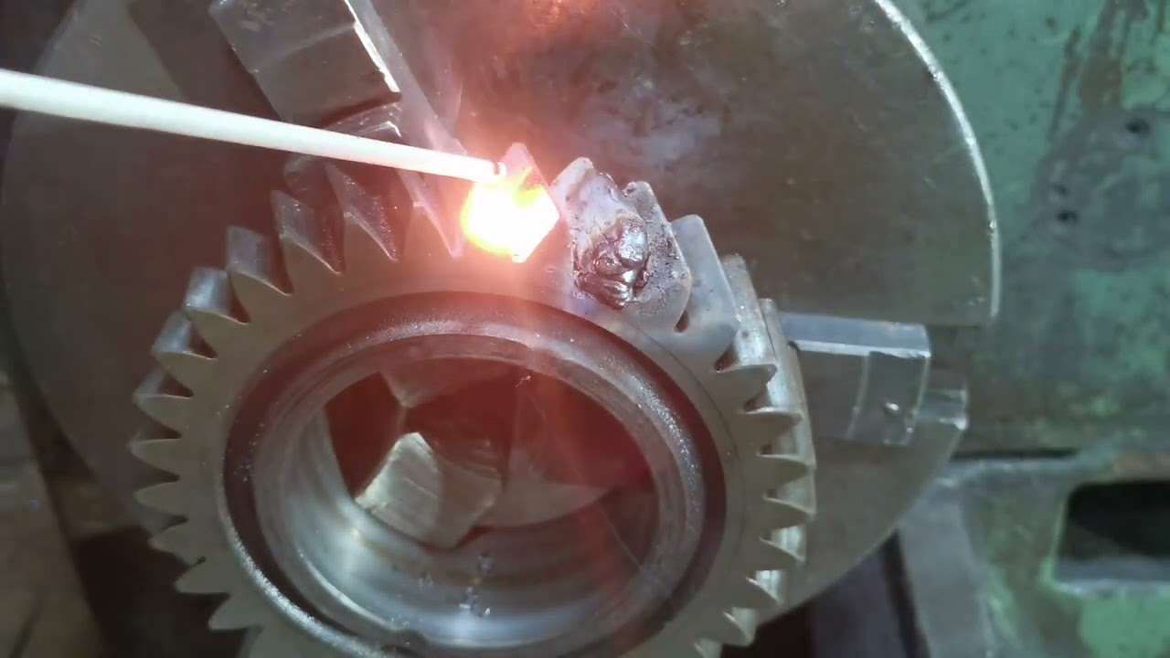 Truck gear repair/broken teeth /R&eacute;paration d'engrenage de camion/dents cass&eacute;es