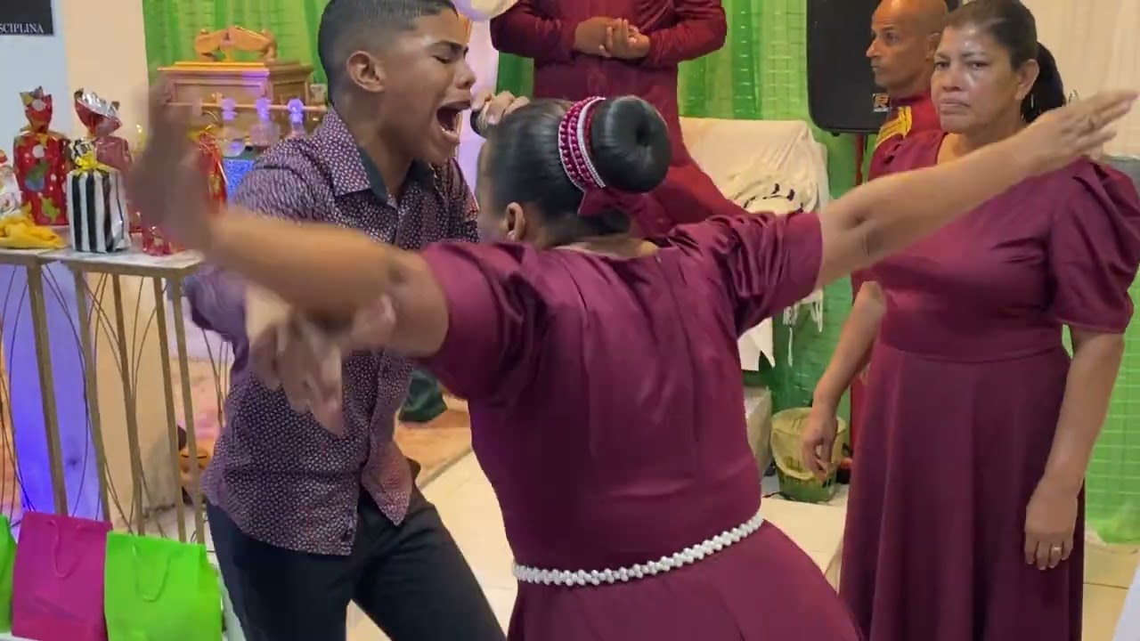 Urgente o anjo desceu e agitou a casa, Vitor Rocha na macha.