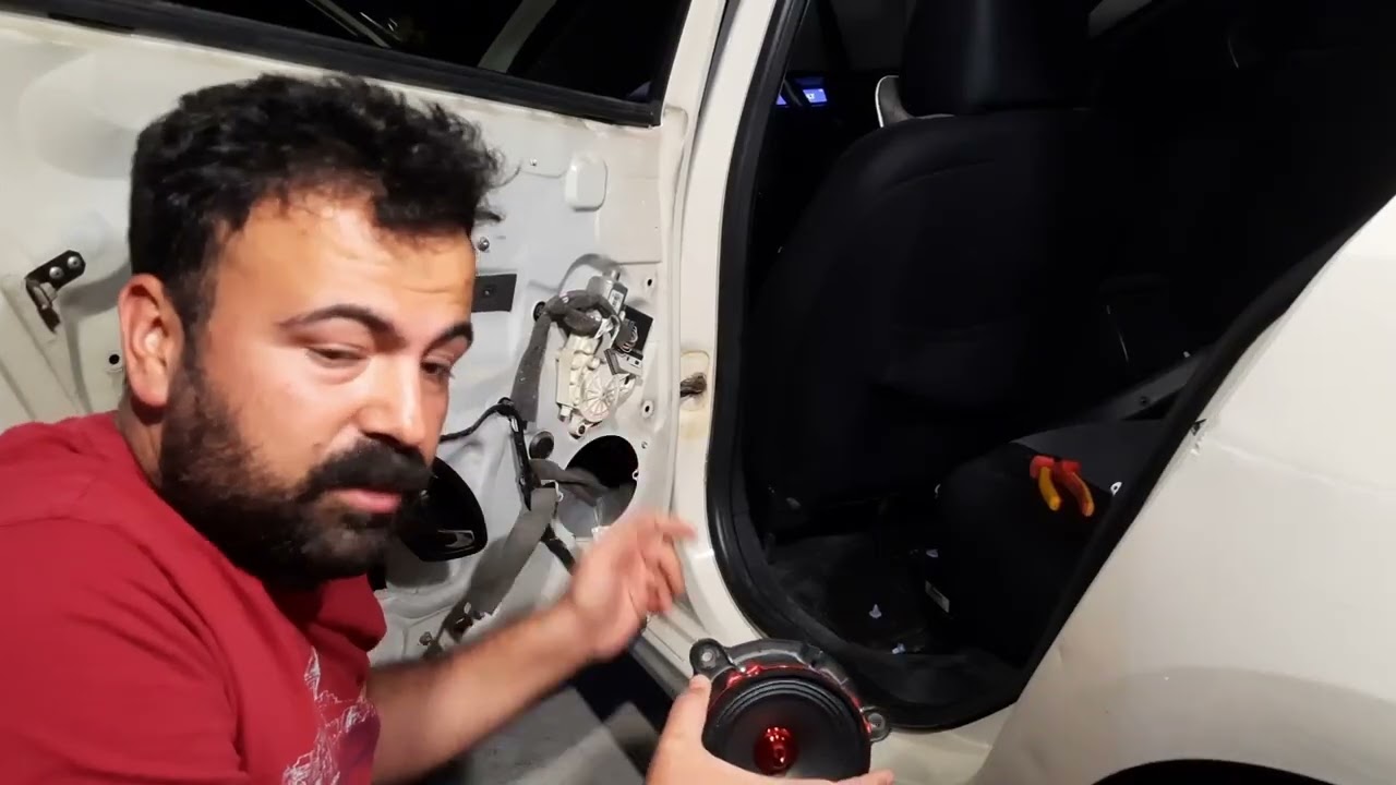 Renault Fluence Arka Kapı Hoparlör Değişimi - Kapı Döşemesi Sökümü