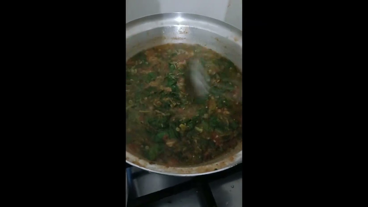 طبق سبانخ مع شويه مكرونه ببيض تحفه 👍 متنسوش الايك 