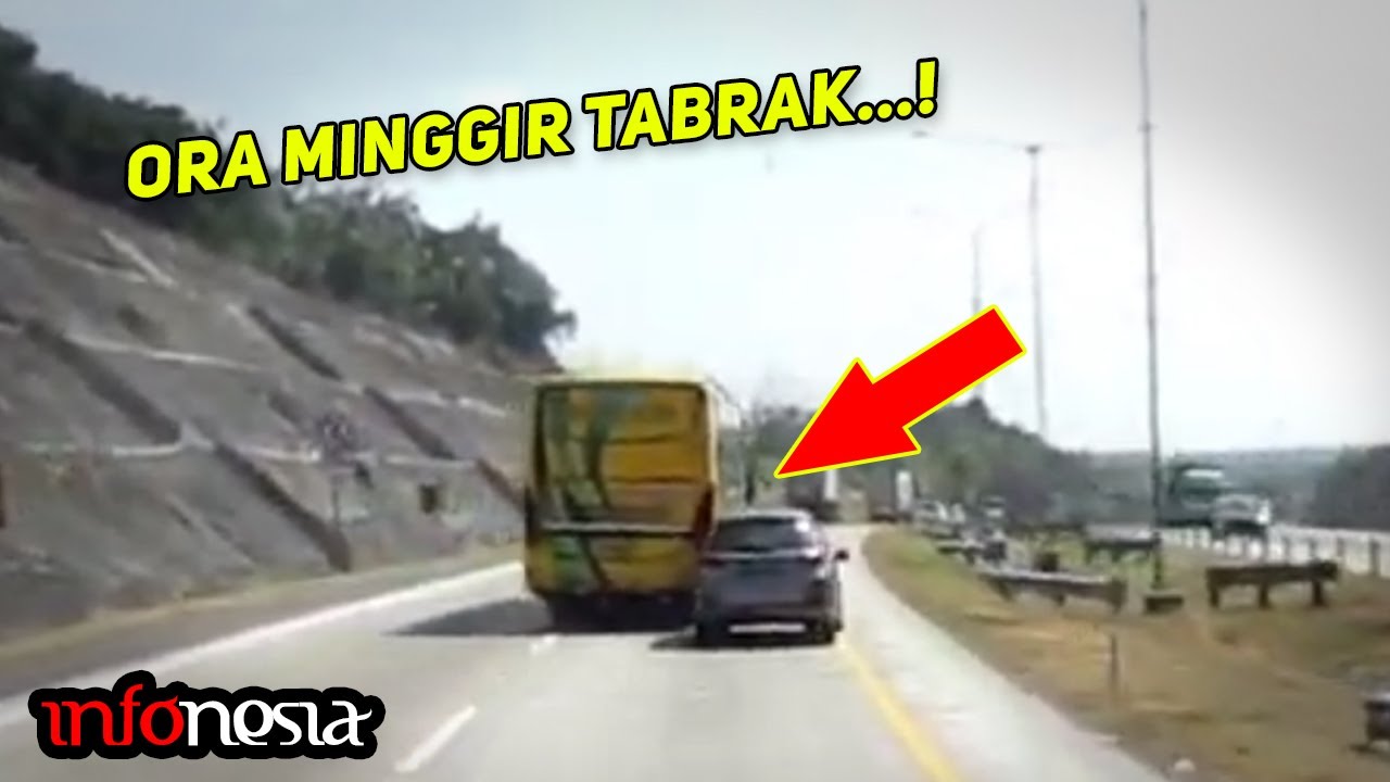 NGERIIII..! BUS Ugal-Ugalan Sikat Apapun Yang Menghalanginya