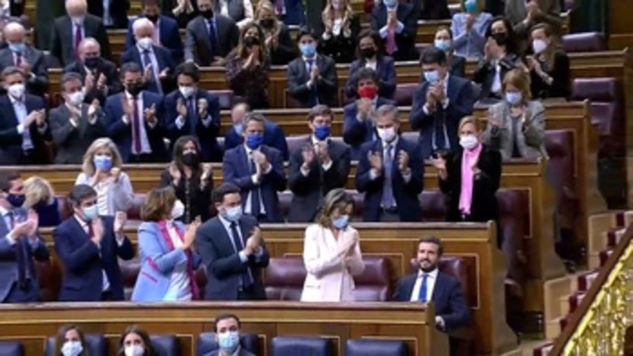 Casado seguirá hasta el Congreso de abril y pide a Feijóo que se presente