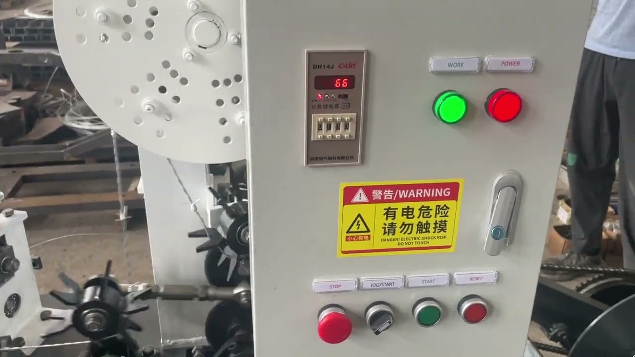 CS-C normal double reverse twisted barbed wire making machine 