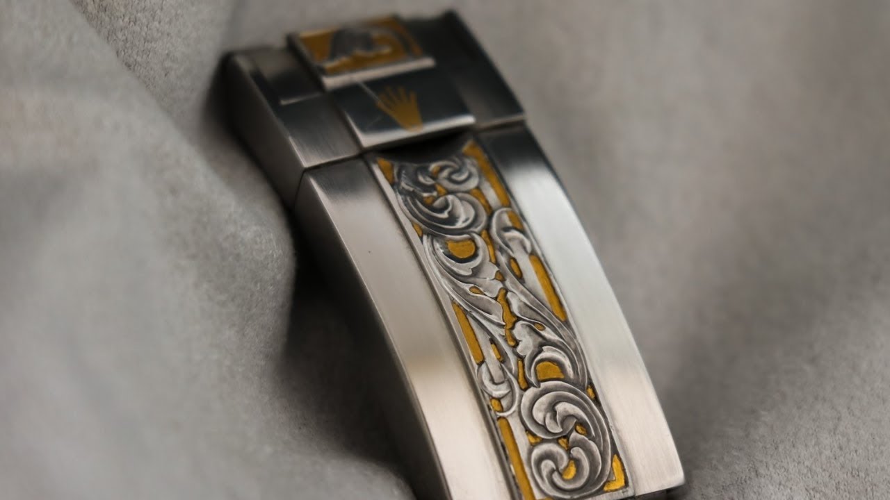 Sculpting Watch Clasp With Gold Backgrounds