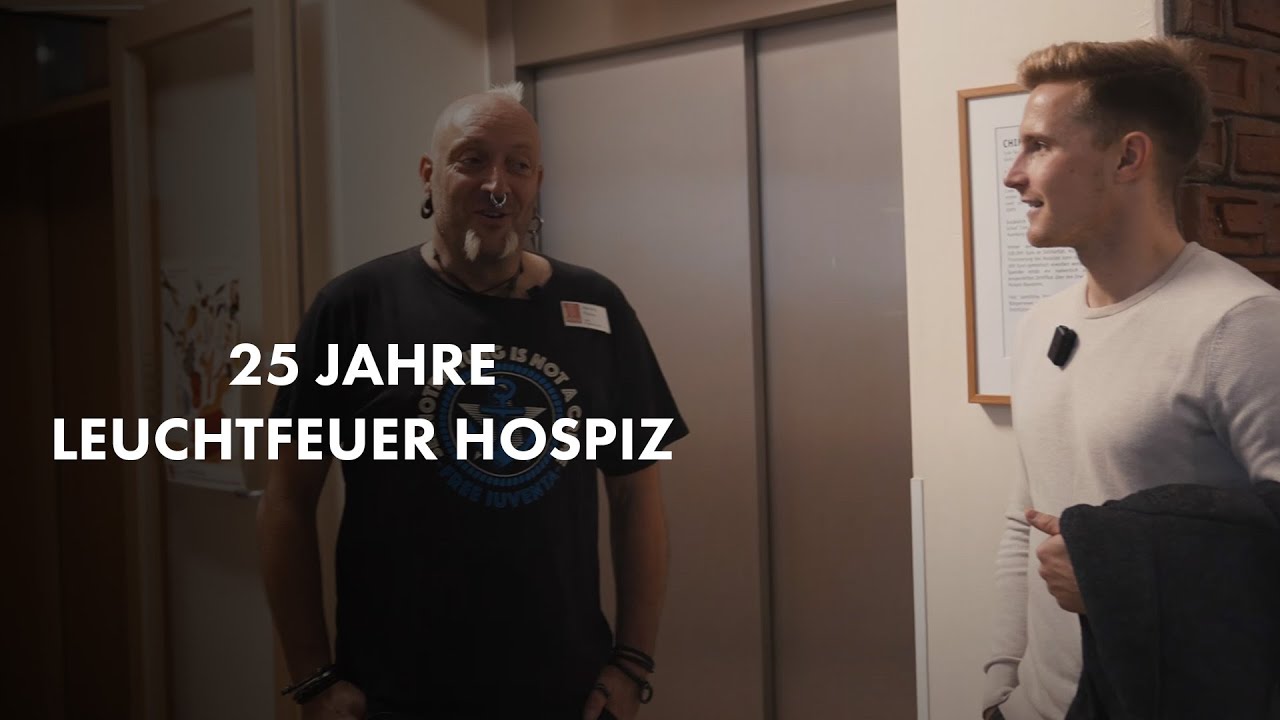 Johannes Eggestein und Andreas Albers begleiten das Team im Hospiz Leuchtfeuer auf St. Pauli
