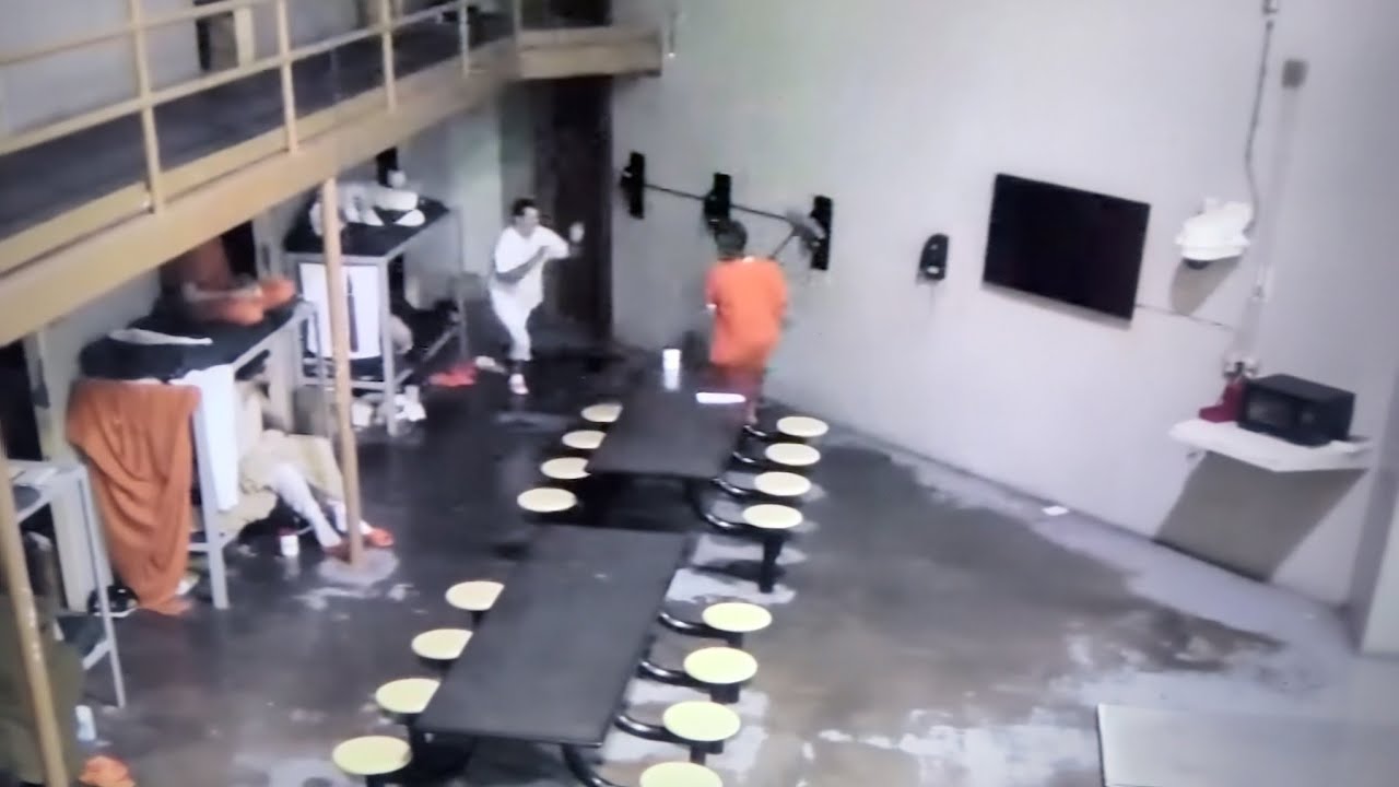 robbing fools for they're store in prison