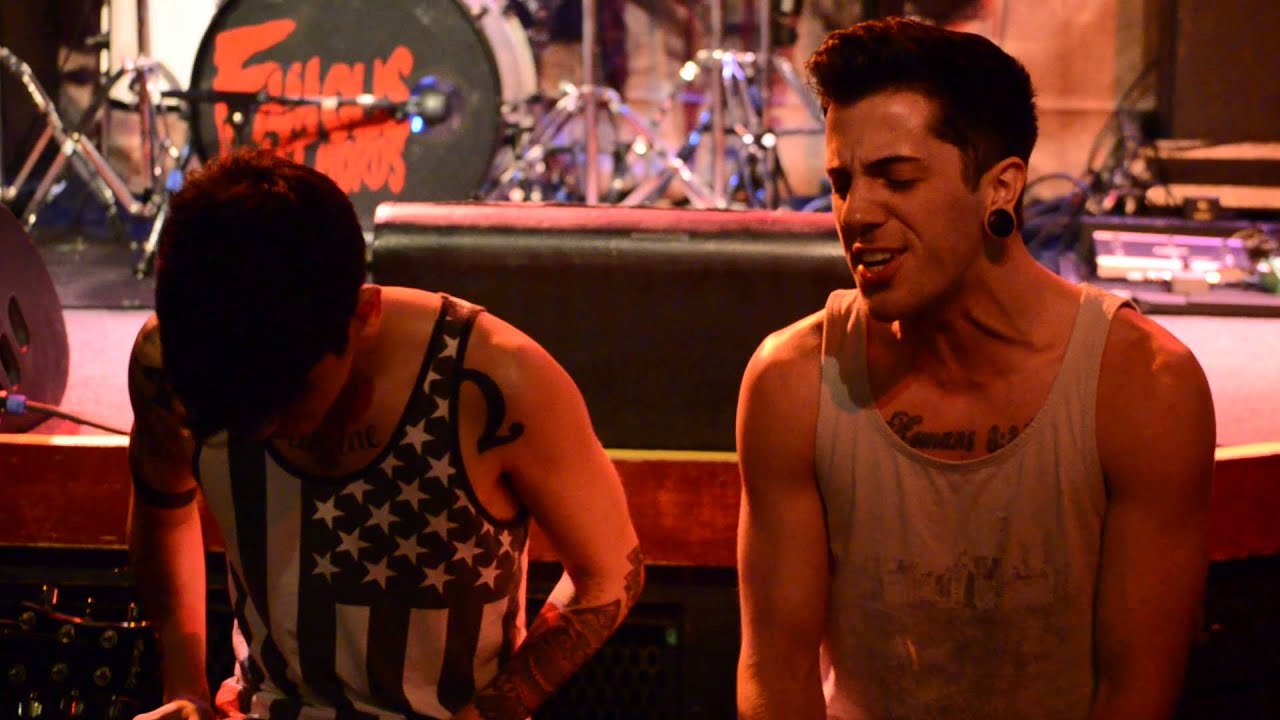 Crown the Empire- Memories of a Broken Heart Acoustic