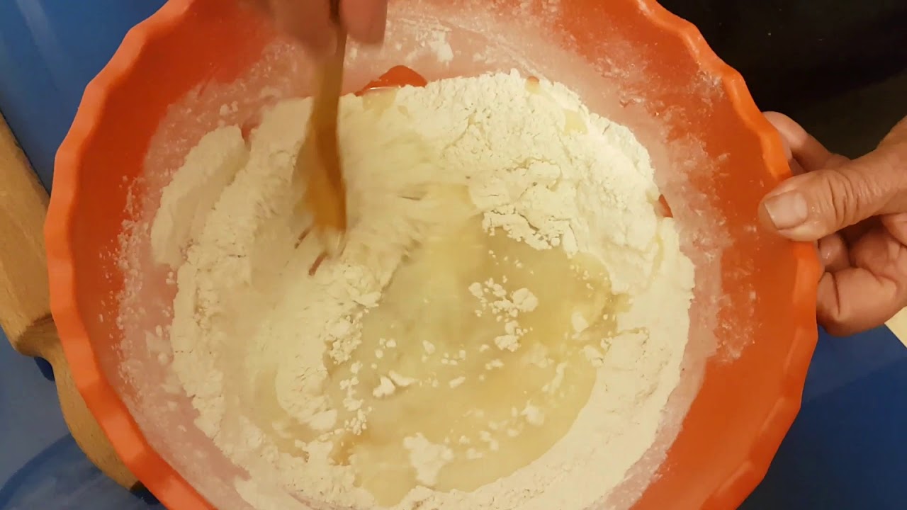 Toñas escaldadas con miel de Almoradí, dulce casero navideño, típico en la Vega Baja de Segura