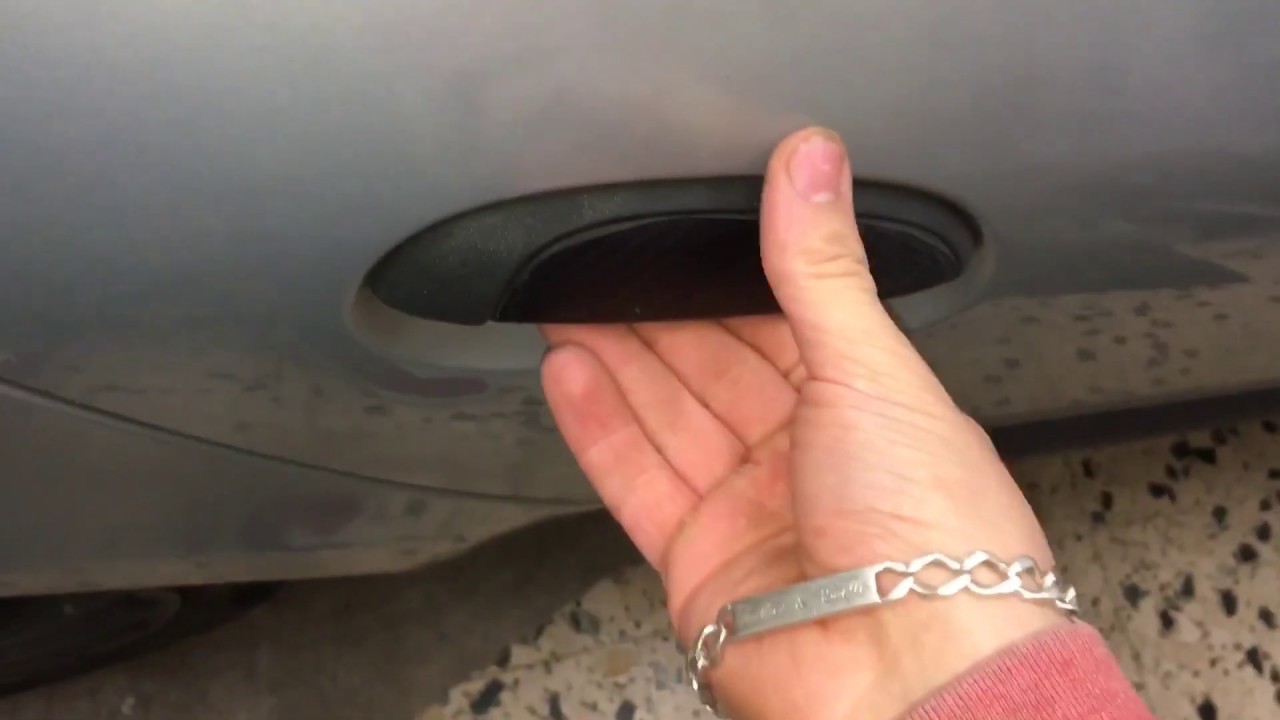 Remplacer le moteur de centralisation / verrouillage de porte - Renault Clio 2