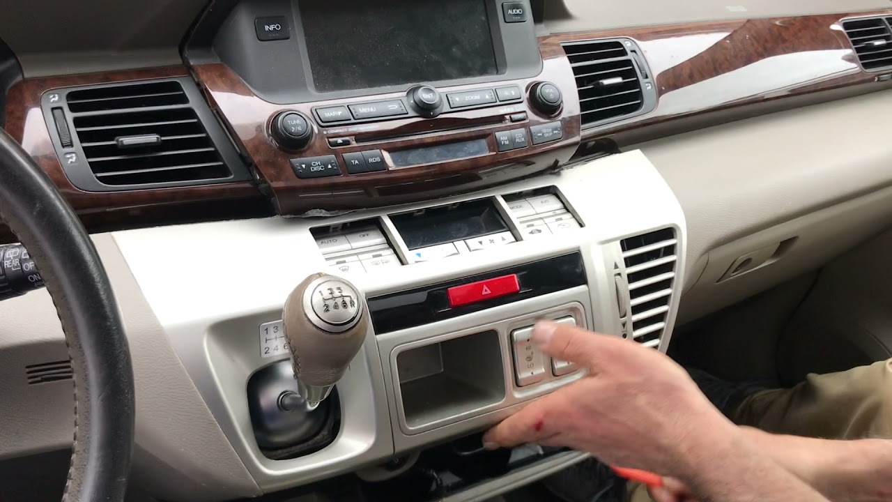 Honda FRV 2005 Radio removal