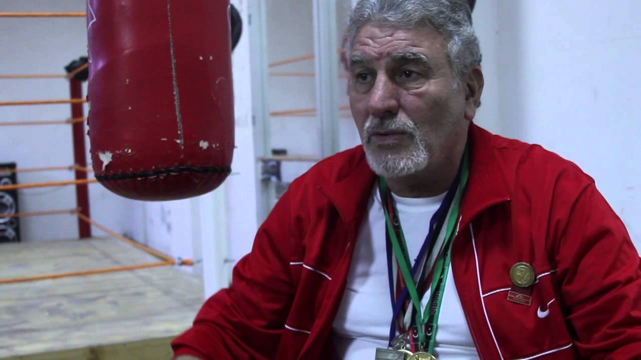 مقابلة مع الليبي محمود ابو شكيوة الذي سُجن وضُرب على يديه بعد فوزه بطولة افريقيا بالملاكمة
