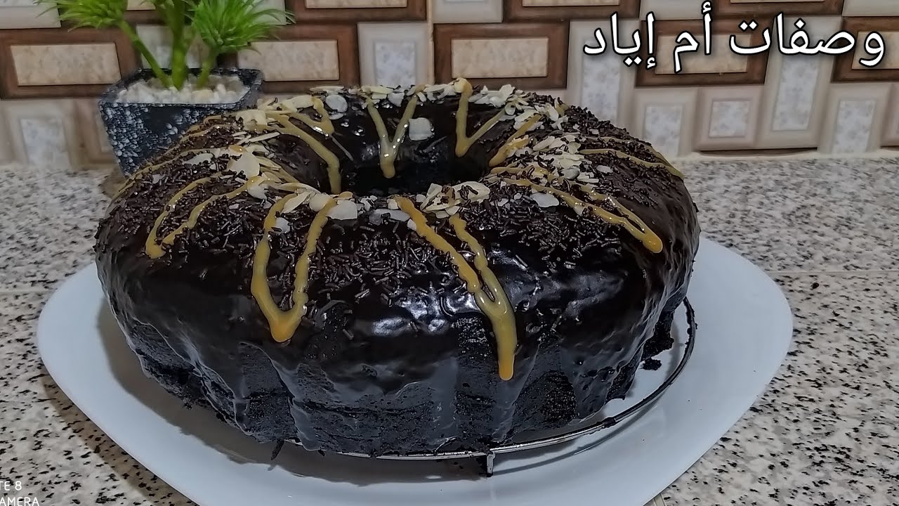 كيكةالكاكاو والقهوة هاااائلة بدون حليب او ياغورت مسقية ومعلكة ضروووري تجربوها😋