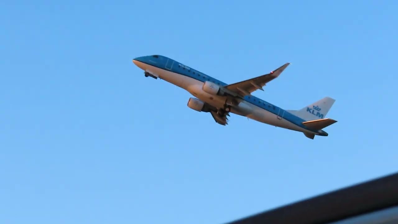 KLM Cityhopper PH-EXT Embraer ERJ-175STD Evening take-off.