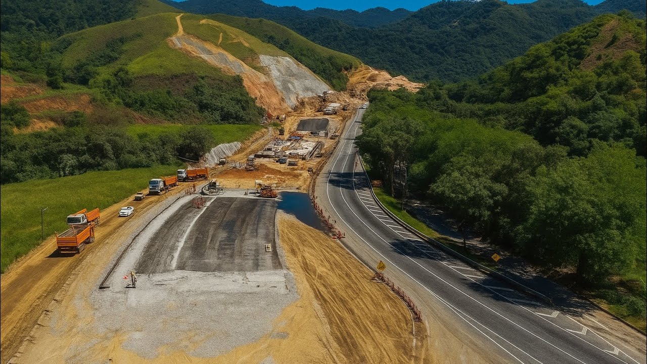 Construção Da Novas Pista Na Serra Das Araras