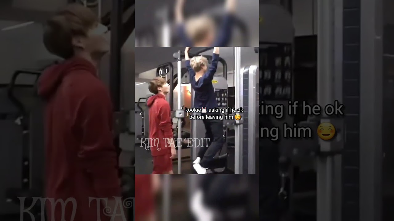 the way jungkook🐰 helped🥰 jimin🐥 when he doing workout😁🔥#bts #jungkook #jimin #shorts