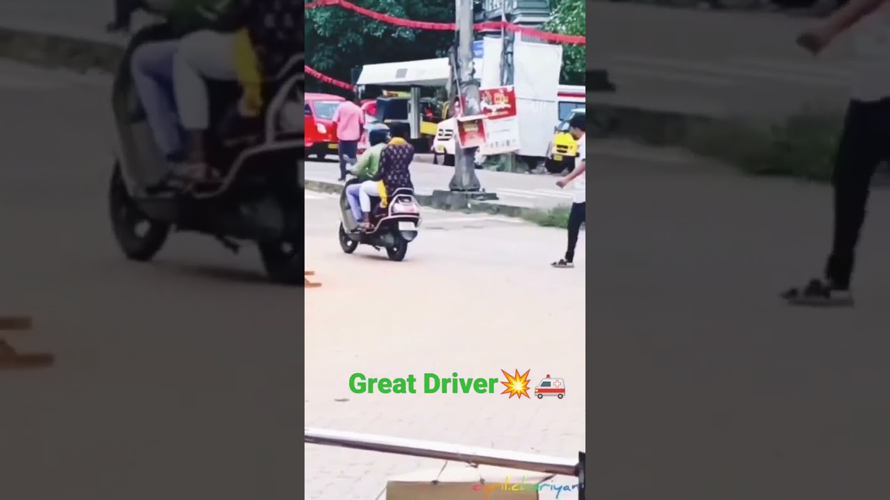 Great salute to Ambulance Driver | Every seconds is valuable | #shorts #ambulance #driving