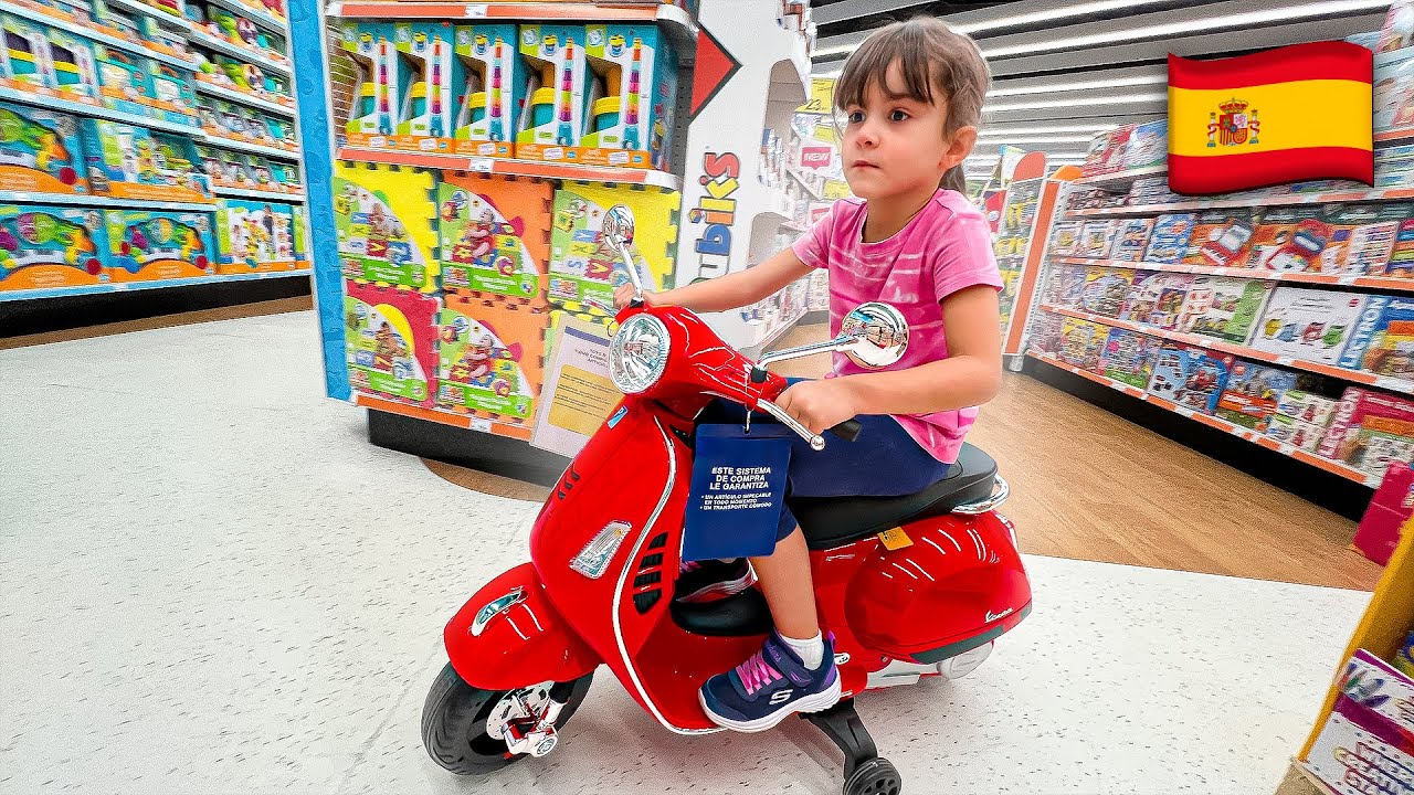 MOTO DE BRINQUEDO NA LOJA TOYSRUS DA ESPANHA - Família Brancoala