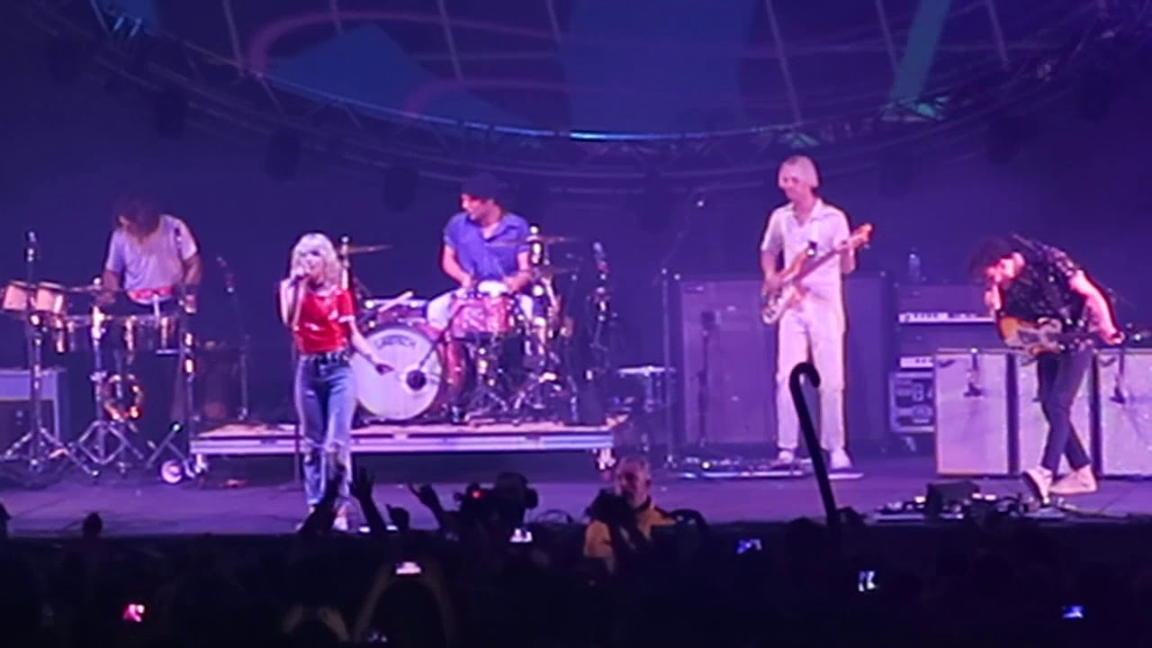 Paramore - Rose Colored Boy at Cardiff Motorpoint Arena - Tour Three - 11th January 2018