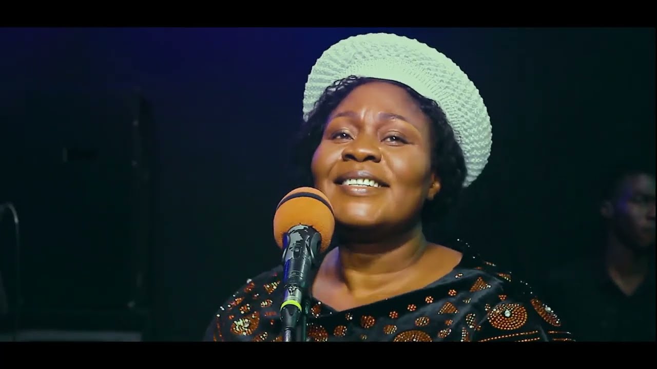 BECKY AKINDE - IGBALA DE