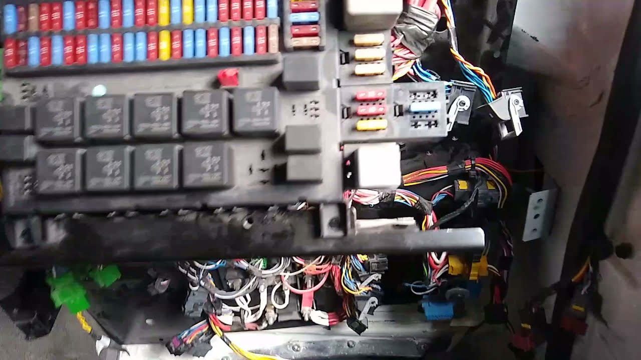 Módulos de controle no painel - DAF XF 105.460