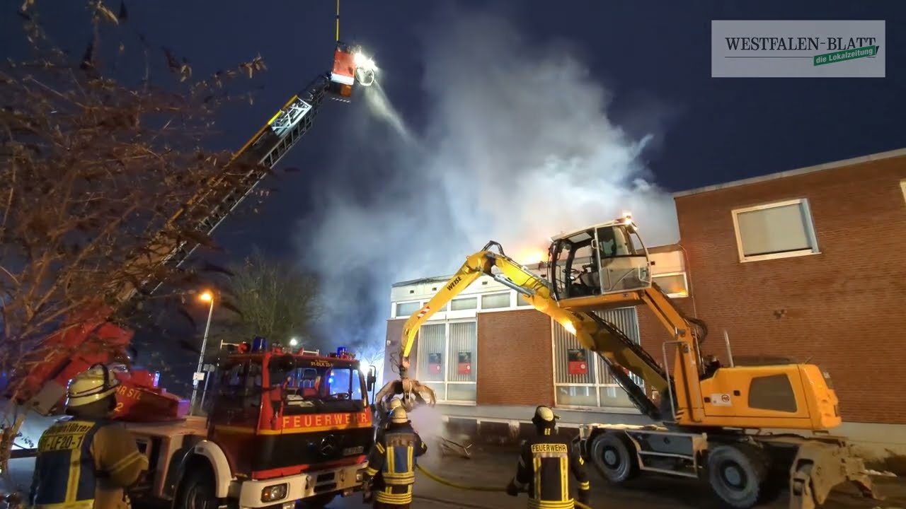 Die Sparkasse in Nieheim brennt
