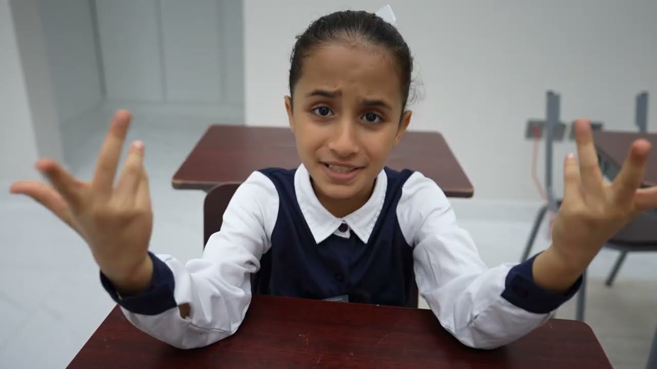 الطالبة المشاغبة ضربت جوجو شو السبب !؟  سوالف بناتي