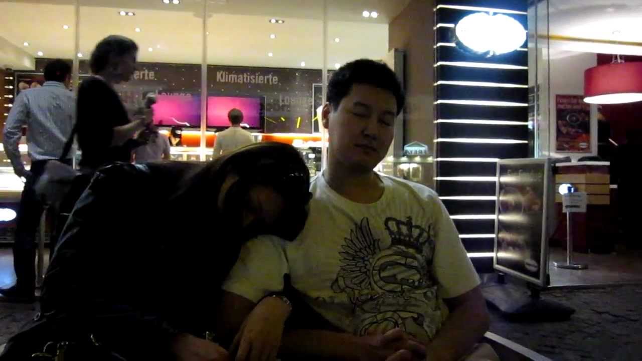 PhiLi falling asleep in H&auml;agen-Dazs, Frankfurt