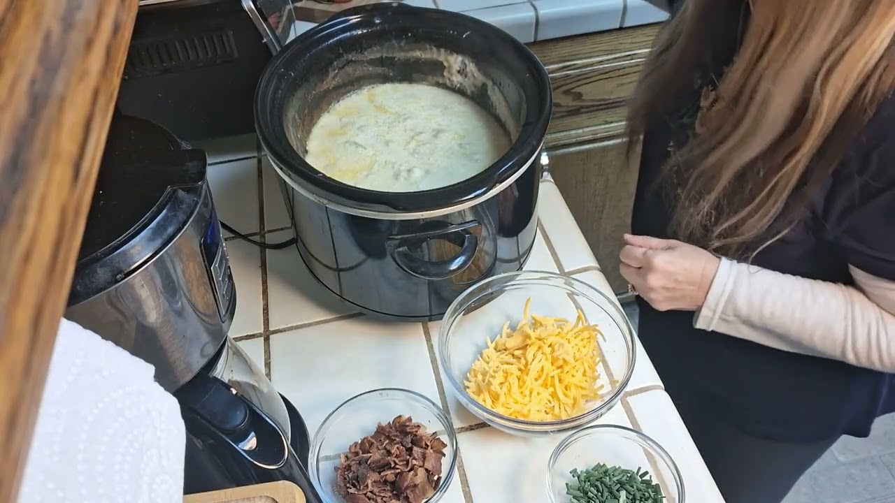 Easy Crock Pot Potato soup 🍲 