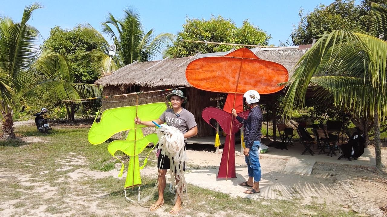 Flying Two Big Kite Sound So Amazing | បង្ហោះខ្លែងឯកខ្មែរយើង ឮផ្អើលអាកាស