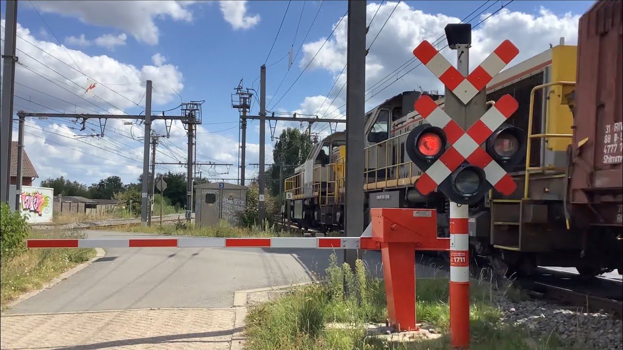 Spoorwegovergang Mechelen (B) // Belgium Railroad Crossing 