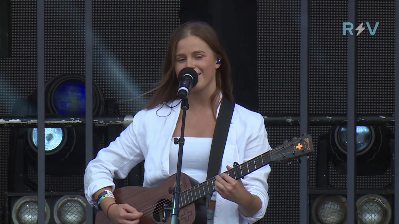 Cassie Henderson performs at Rhythm and Vines 2018