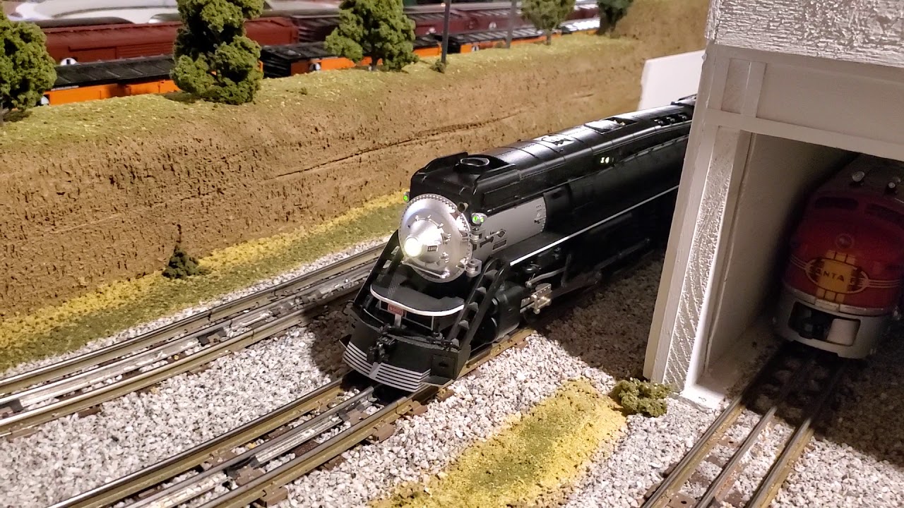 SP GS6 starting a train.
