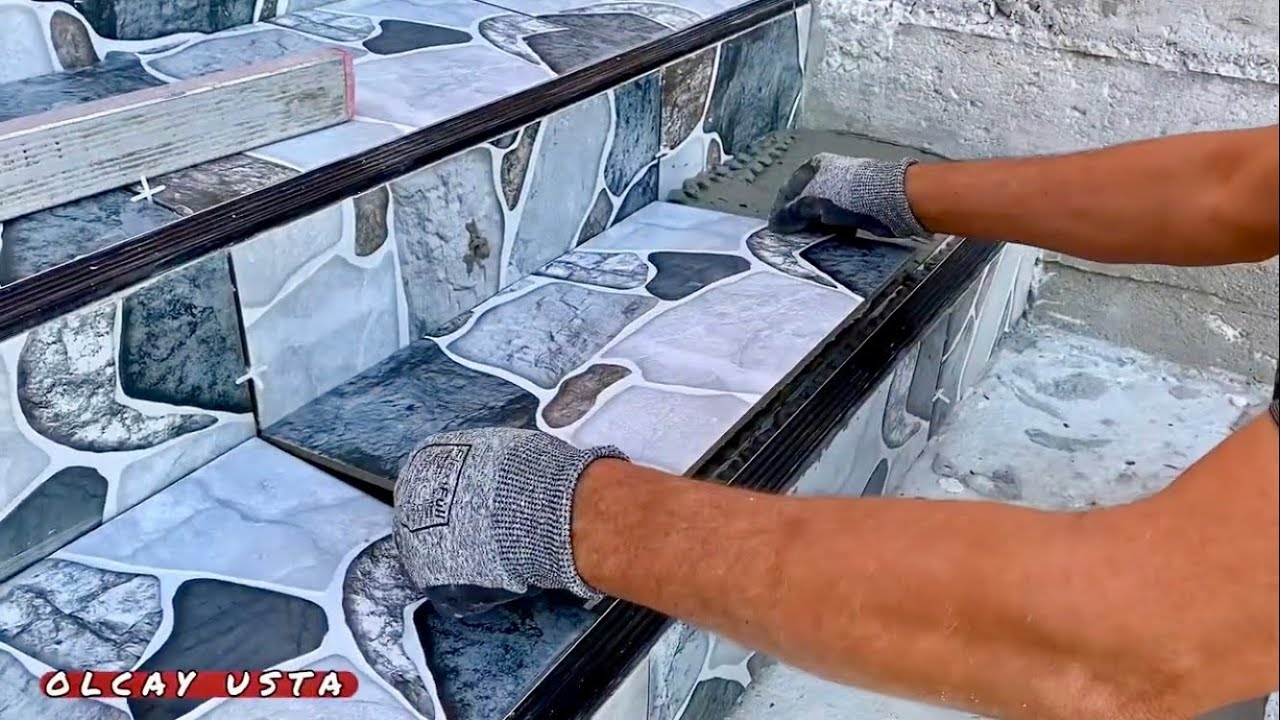 Веранда частного дома и лестница с керамическим покрытием