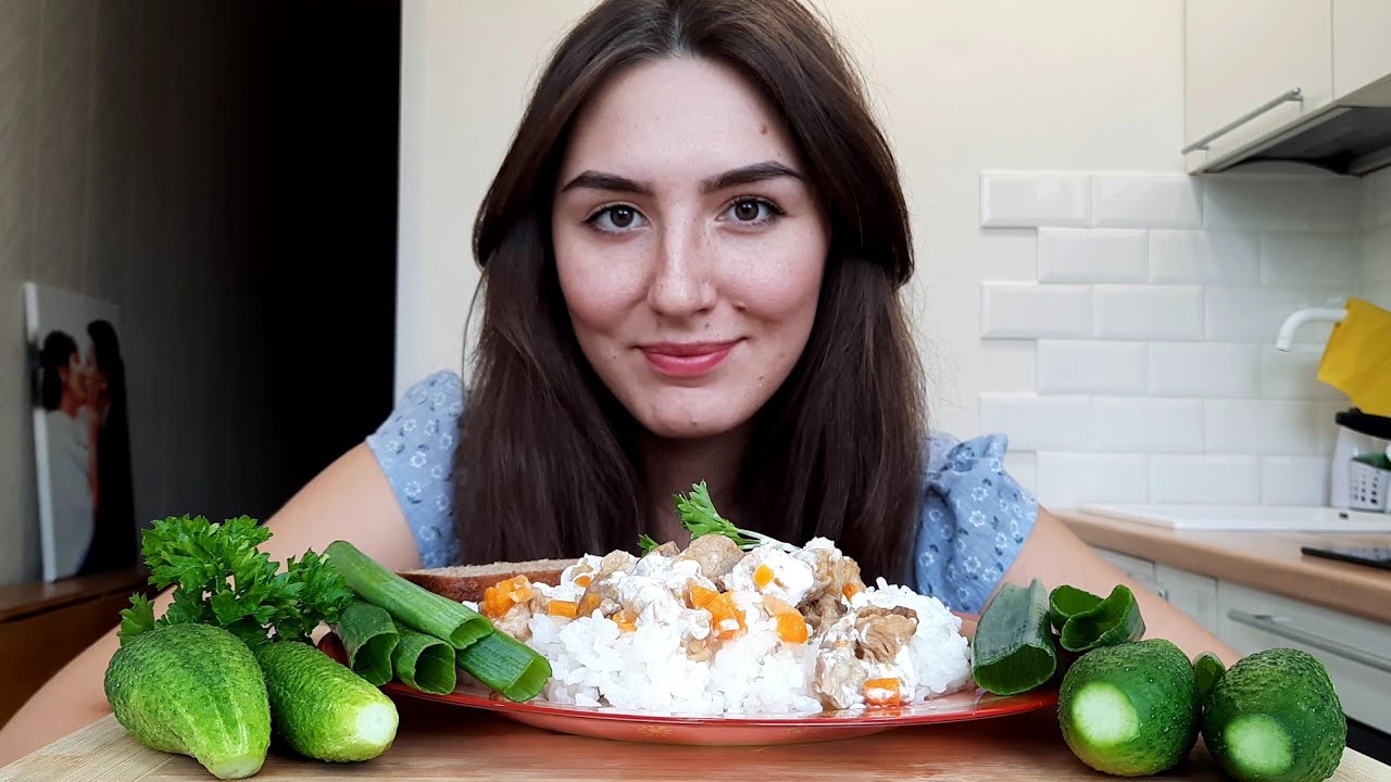 РИС СО СВИНИНОЙ| ОГУРЧИКИ И СВЕЖАЯ ЗЕЛЕНЬ| МУКБАНГ |НЕ АСМР|NO ASMR POLYA KEY
