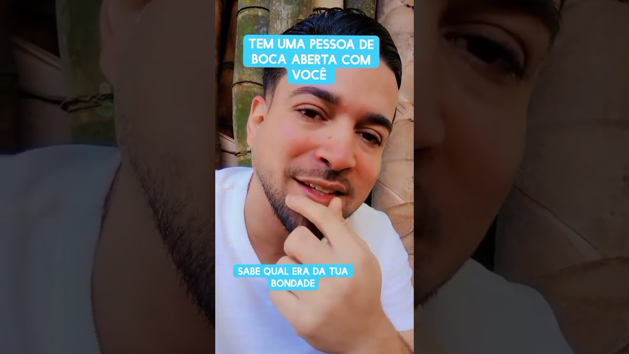 Tem uma pessoa de boca aberta com você 