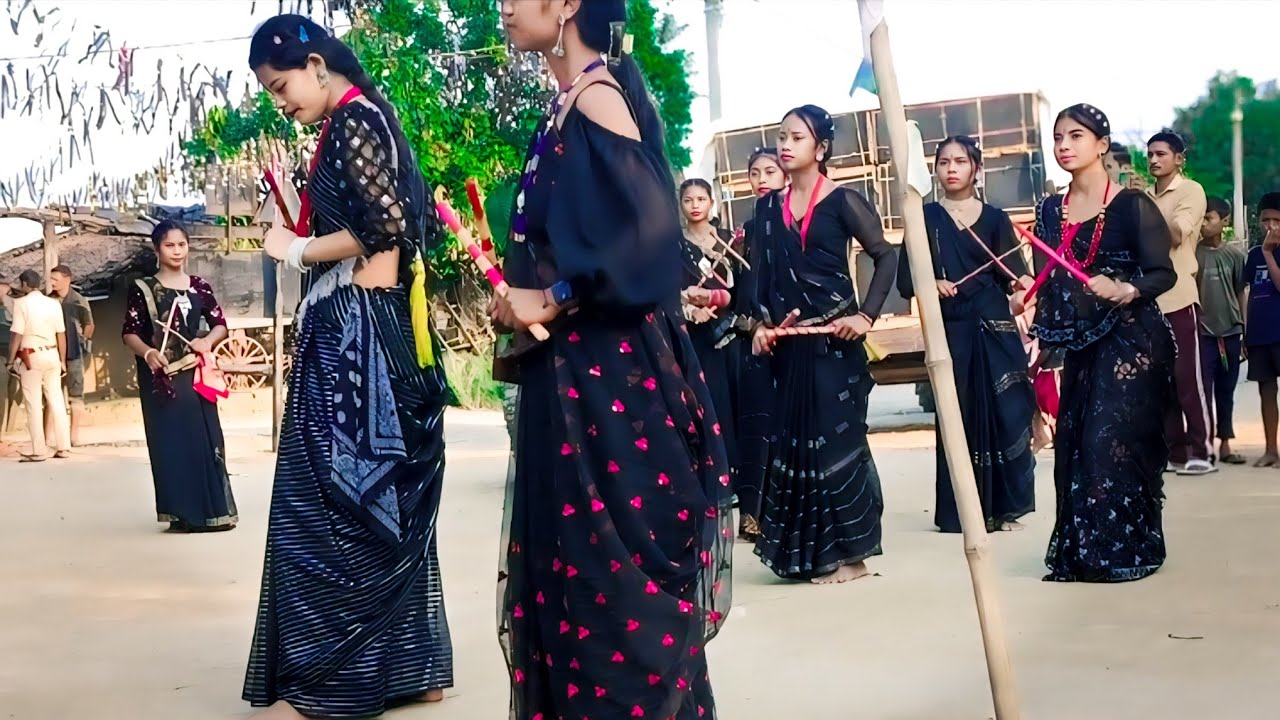 Mera sarke dupata mere yar ka Done dandiya dhokni done #the_jk_tharu