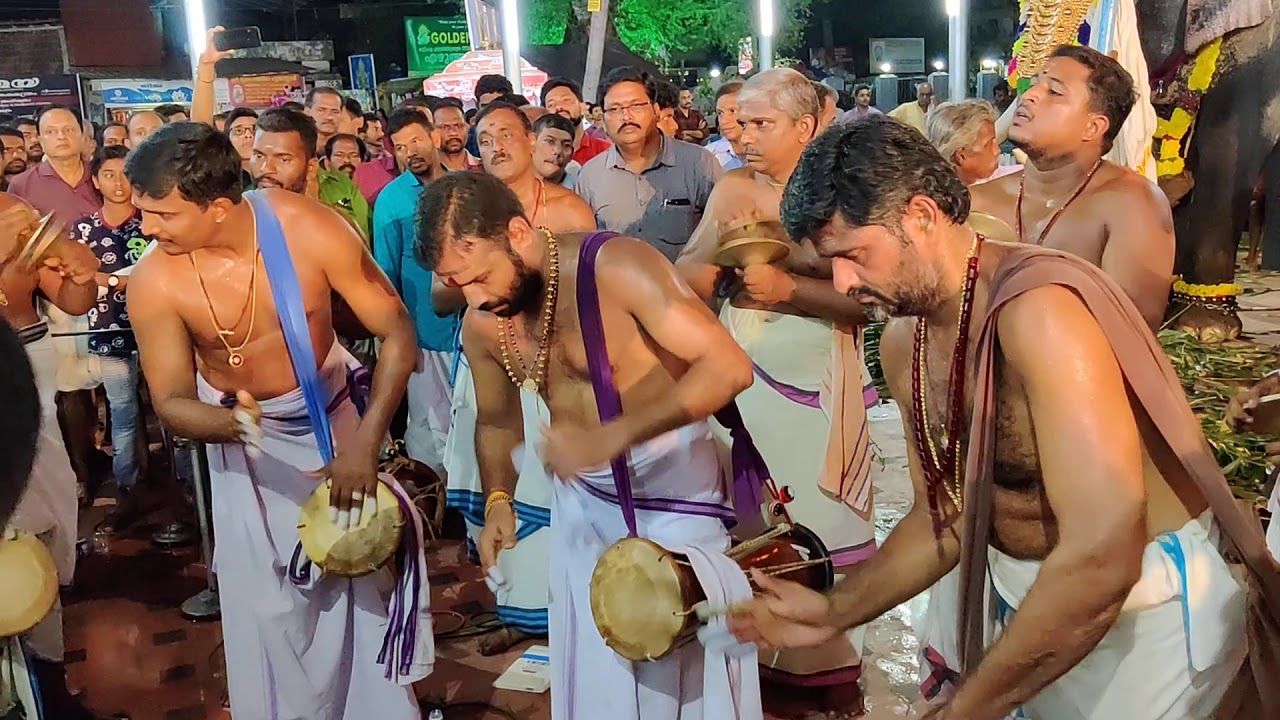 Panchavadyam Thimila Idachil / Thimila varav by Udayanapuram Hari at Paravur Mookambika Temple